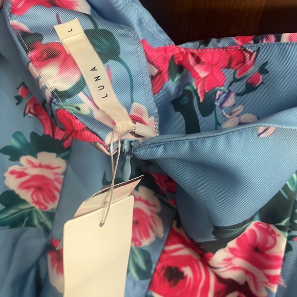 Beautiful summery floral dress - Picture 3 of 4